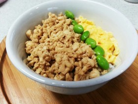 節約ランチ丼~お肉みたいな豆腐そぼろ丼