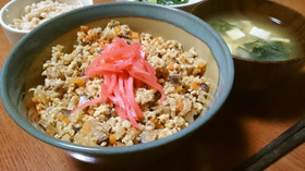 野菜入り肉と卵のそぼろ丼