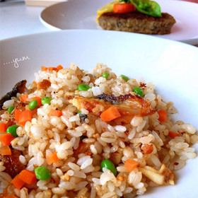 時短レシピ♪押し麦米のうなぎチャーハン