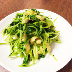 お弁当のすき間に！豆苗と油揚げの炒めもの