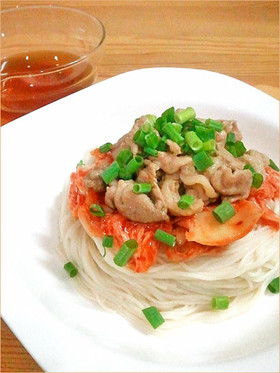 マヨ豚キムチで☆スタミナぶっかけ素麺