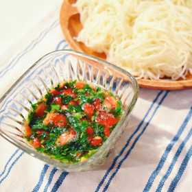 夏バテ解消☆モロヘイヤと完熟トマトの素麺