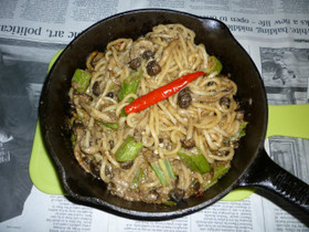 合い挽き肉・しめじ・オクラの焼きうどん