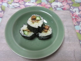 サンマのかば焼き缶で海苔巻