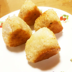 七味でピリ辛★味噌焼きおにぎり