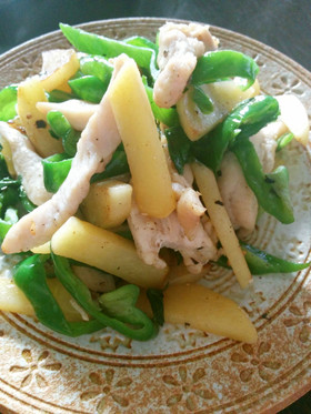 鶏胸肉とじゃが芋とピーマンのあっさり炒め