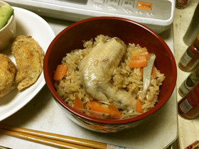 骨付き鶏肉入り炊き込みご飯