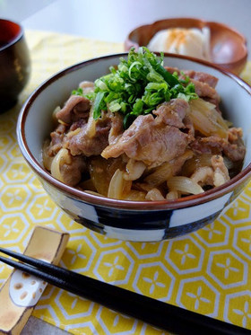 玉ねぎたっぷり、スタミナ丼！