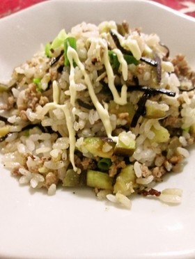 茄子とひき肉の塩昆布炒飯