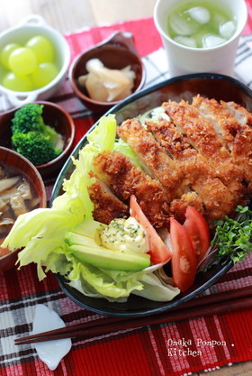 ジューシー甘辛鶏カツ＆サラダ丼