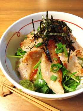 発芽米で食べる！豚トロとろろ丼。