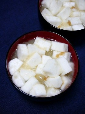 ヘルシー夜食！はんぺんとおろしの梅味噌汁