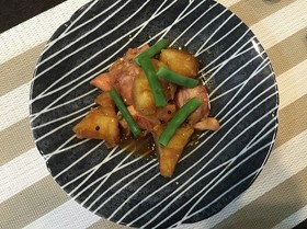 鶏肉と揚げじゃが芋の山椒風味煮