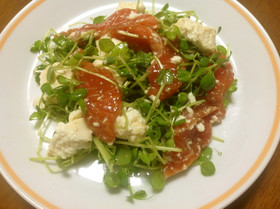 胡麻油で！豆腐と鮭と豆苗のサラダ