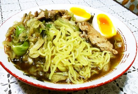 豚肉＆野菜炒めラーメン　半熟ゆで卵