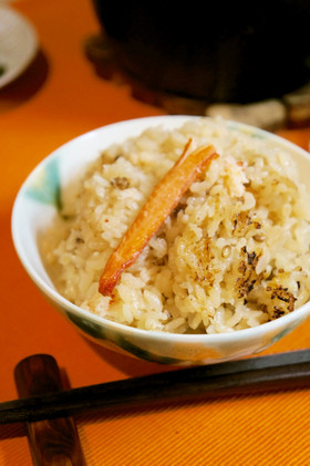 カニ缶で贅沢なカニ炊き込みご飯