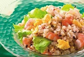 彩り食材でつくる、エビ玉さっぱり丼