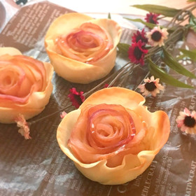 餃子の皮で♡薔薇のアップルパイ