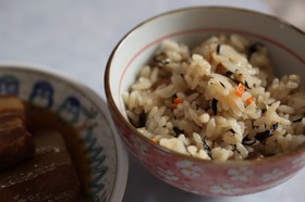 簡単な沖縄風炊き込みご飯（じゅうしぃ）