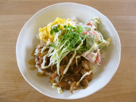 カフェごはん♪アボカドと豚の照りマヨ丼