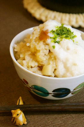 長芋と梅干しの炊き込みご飯 とろろがけ