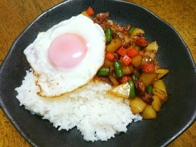 焼き肉じゃがライス