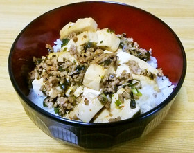 豆腐と挽肉丼