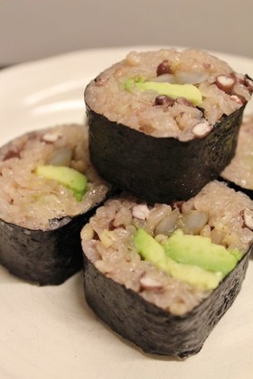 夕おもてなし♪赤飯で牛蒡アボカド海苔巻き