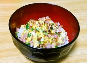 【簡単】ウインナー・ネギ・卵で朝丼！