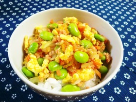 学校給食の鮭そぼろ丼✽