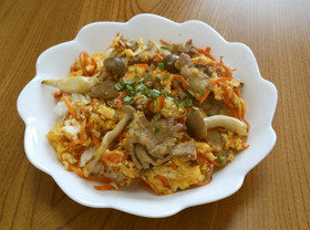 やさしい甘さのニンジンしりしり丼