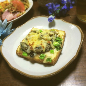 牡蠣のバター焼きのせ☆厚揚げ豆腐ピザ