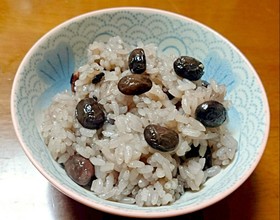 簡単！炊飯器で黒豆おこわ