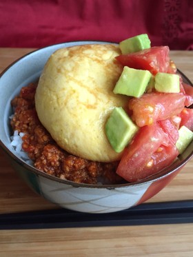 ミートソースリメイク！チーズオムレツ丼♪