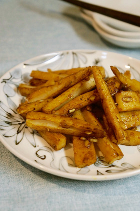 縦切りでサクッ！レンコンのカレー炒め