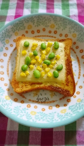 ピリッ♪枝豆とコーンのマヨチーズトースト