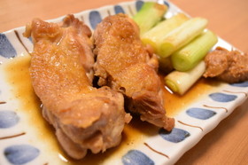 山椒風味の照り焼きチキン　焼きネギの添え